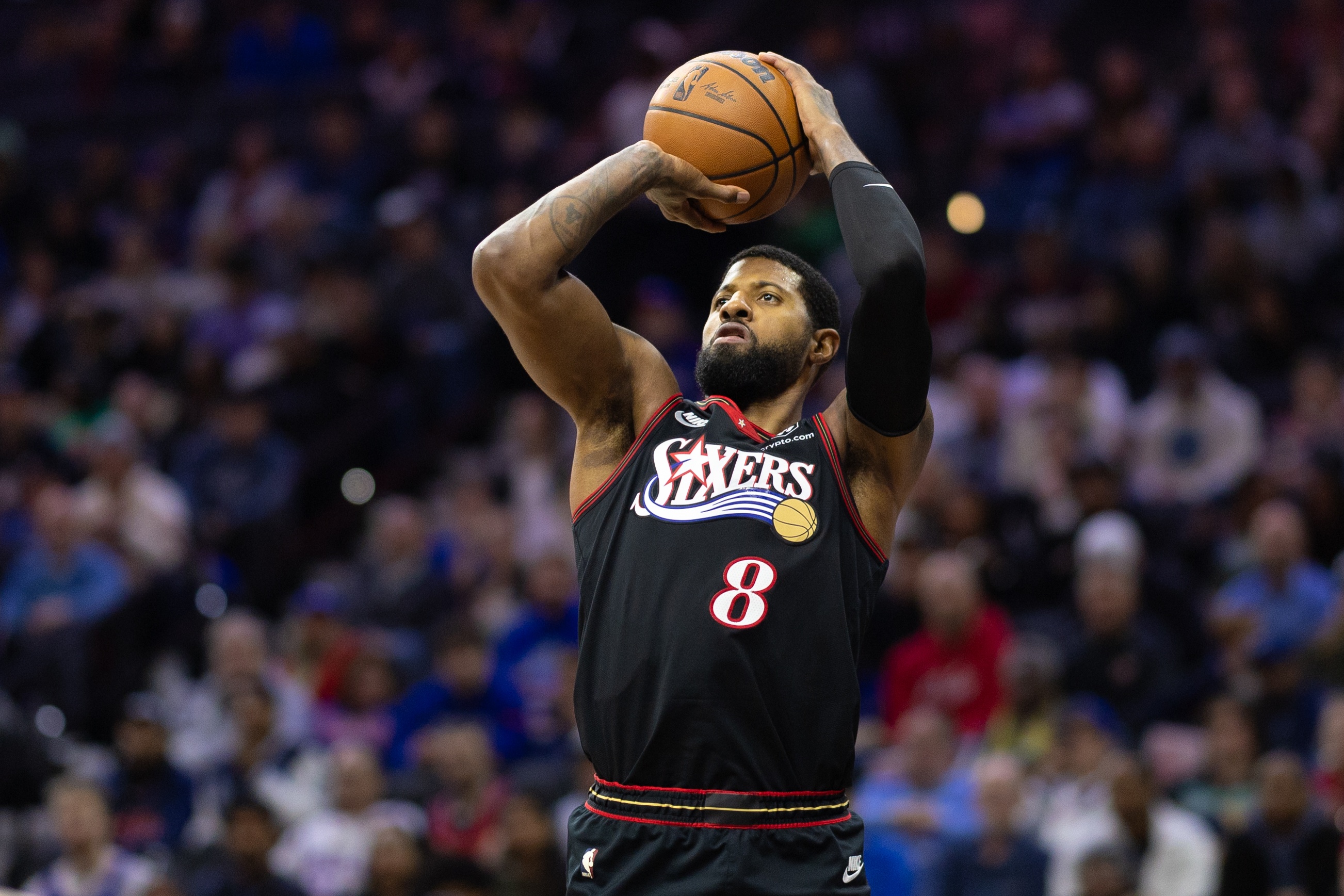 28圈相信品牌的力量-中规中矩!保罗·乔治12中6拿到14分4板5助2断 正负值+9